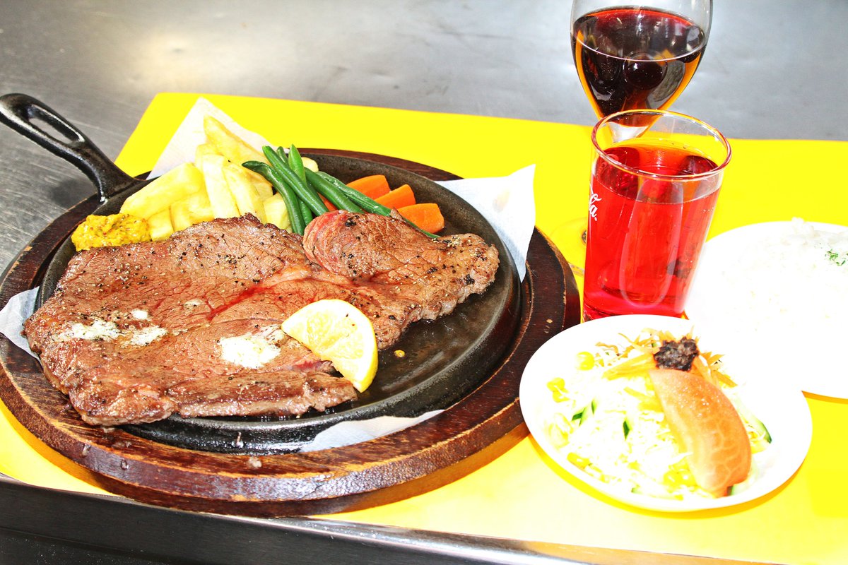 hisa70707's tweet photo. ピザ&amp;レストラン　宝島です
肉を食べて元気に楽しくやろう
肩ロースステーキメニュー
Ｓｻｲｽﾞ肩ロースステーキ　（200ｇ）税込2,112円
Ｍｻｲｽﾞ肩ロースステーキ　（300ｇ）税込3,168円
Ｌｻｲｽﾞ肩ロースステーキ　（500ｇ）税込5,280円
メガｻｲｽﾞ肩ロースステーキ（600ｇ）税込6,336円 https://t.co/DD3r0Hizjh