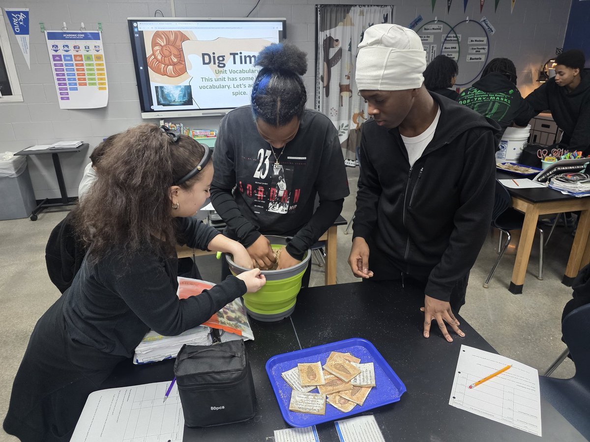 Digging for vocabulary fossils! 🐻♥️🔎 #bearsrising #ISDstrong