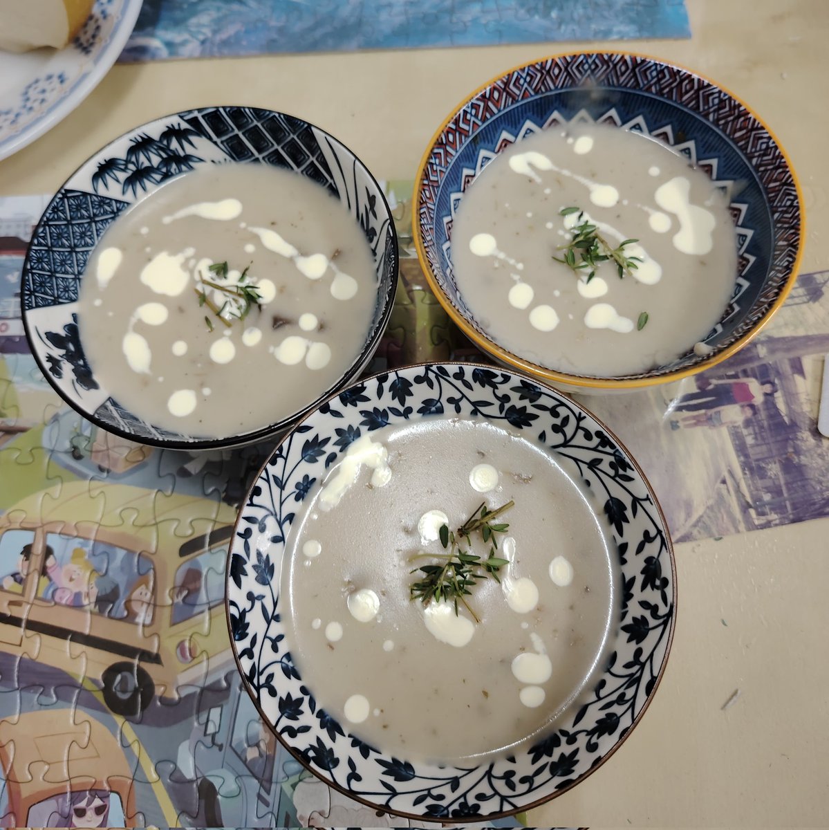 Mixboy2105's tweet image. Amazing how a simple finishing of cream &amp;amp; thyme, and served in beautiful bowls can elevate plain mushroom soup

#2105Eats #kitchen #homecooking