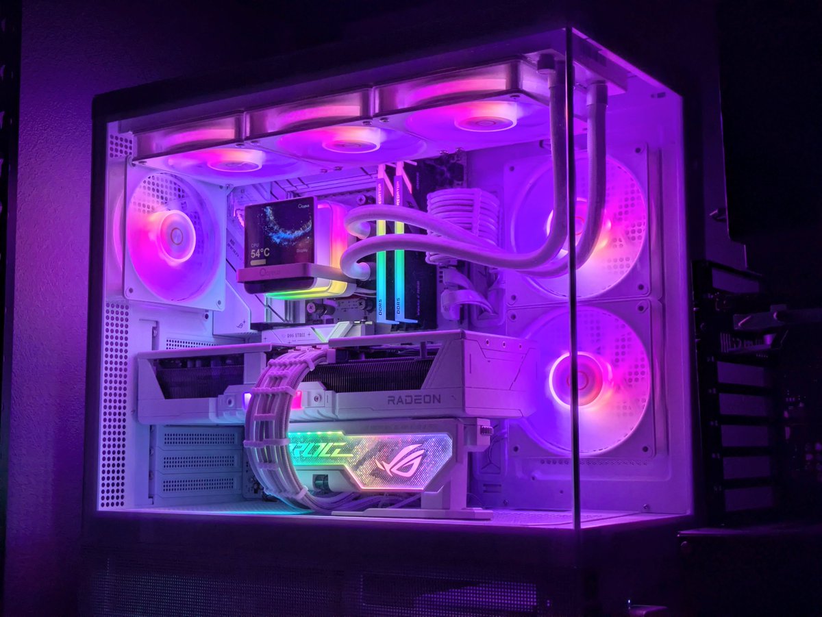 tazeki_pc's tweet photo. メインPC(AMD)とサブPC(Intel)のモンハンベンチ比較。スコア的にはAMDマシンの方が上ですが4Kウルトラ レイトレ最高設定で60fps以上出てるからどちらも十分すぎるスペックではある🤔
#自作PC #AMD #Intel #RADEON https://t.co/l28vDaBiBT