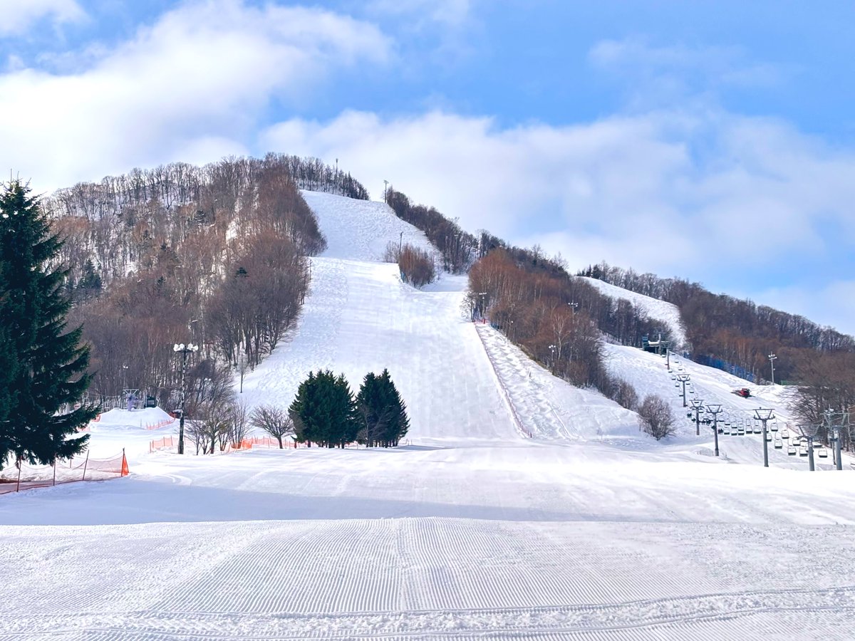 FusSapporo's tweet photo. 3月6日（金）
天候︙🌤️
気温︙0℃
降雪︙0㎝
積雪︙70㎝
風速︙0m
雪質︙湿雪
コースによっては小石やブッシュが露出している場合があります。 滑走の際は十分ご注意ください😊 Some runs may have exposed rocks or bushes. Please ski and ride with caution.
#札幌 https://t.co/QnK5IFDeh0