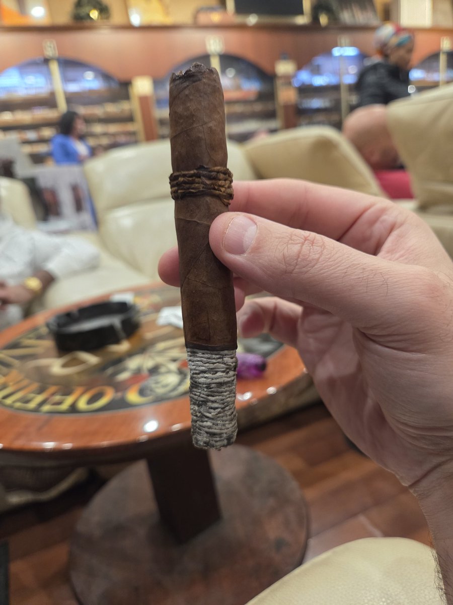 Tony51444's tweet photo. @caocigars Masterpiece https://t.co/PRyyGOFbLr