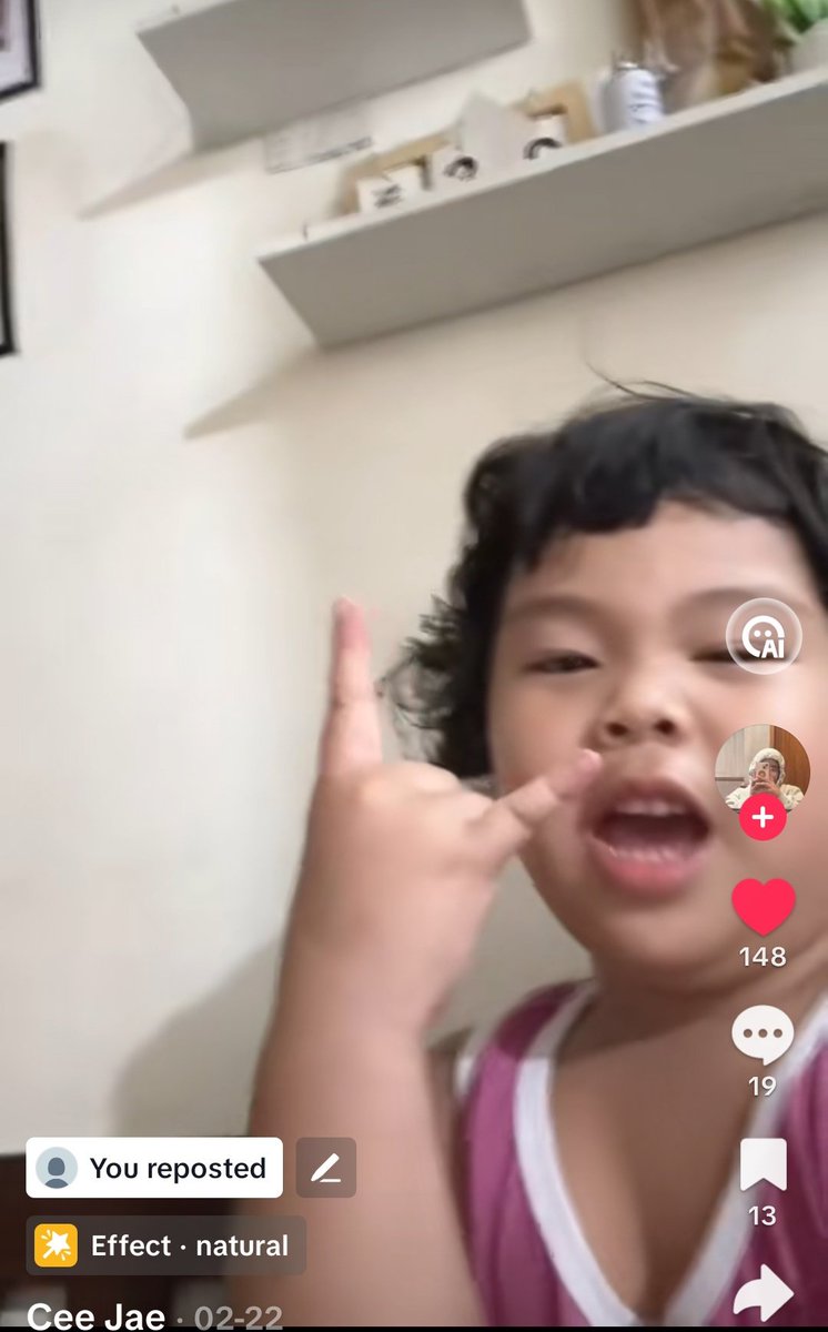 Memorized nya lyrics ng song mo ate Maris!!! Ang cuuuute huhu
#MarisRacal
