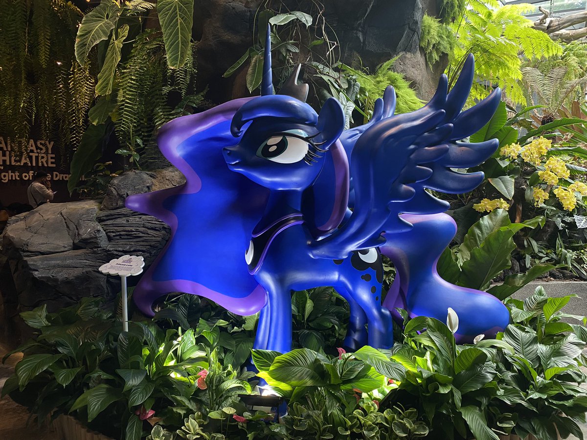 Not only do they have life size versions of the Princesses made of flowers, they also have these show accurate Princess Celestia and Luna statues! #mlp #pony