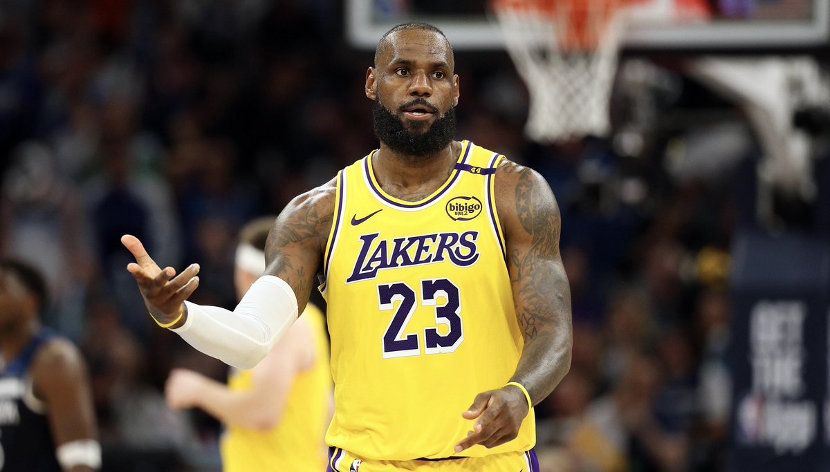 𝒃🏀 tweet media