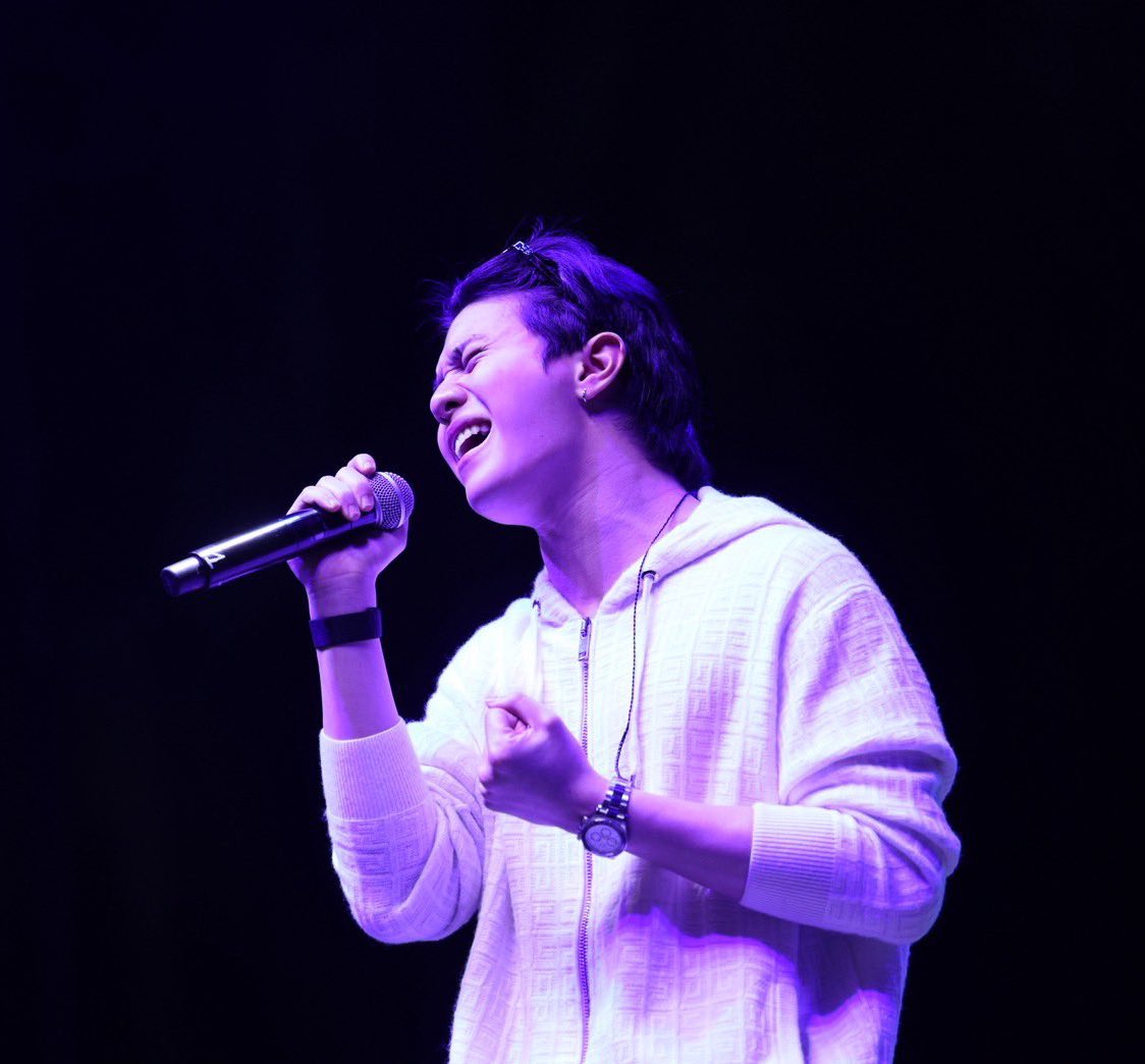 วิลเลี่ยมเวลาเอาแว่นคาดผม ทำไมหล่อจังอะ 

#LYKNTOURxMEXICOCITY
#williamjkp