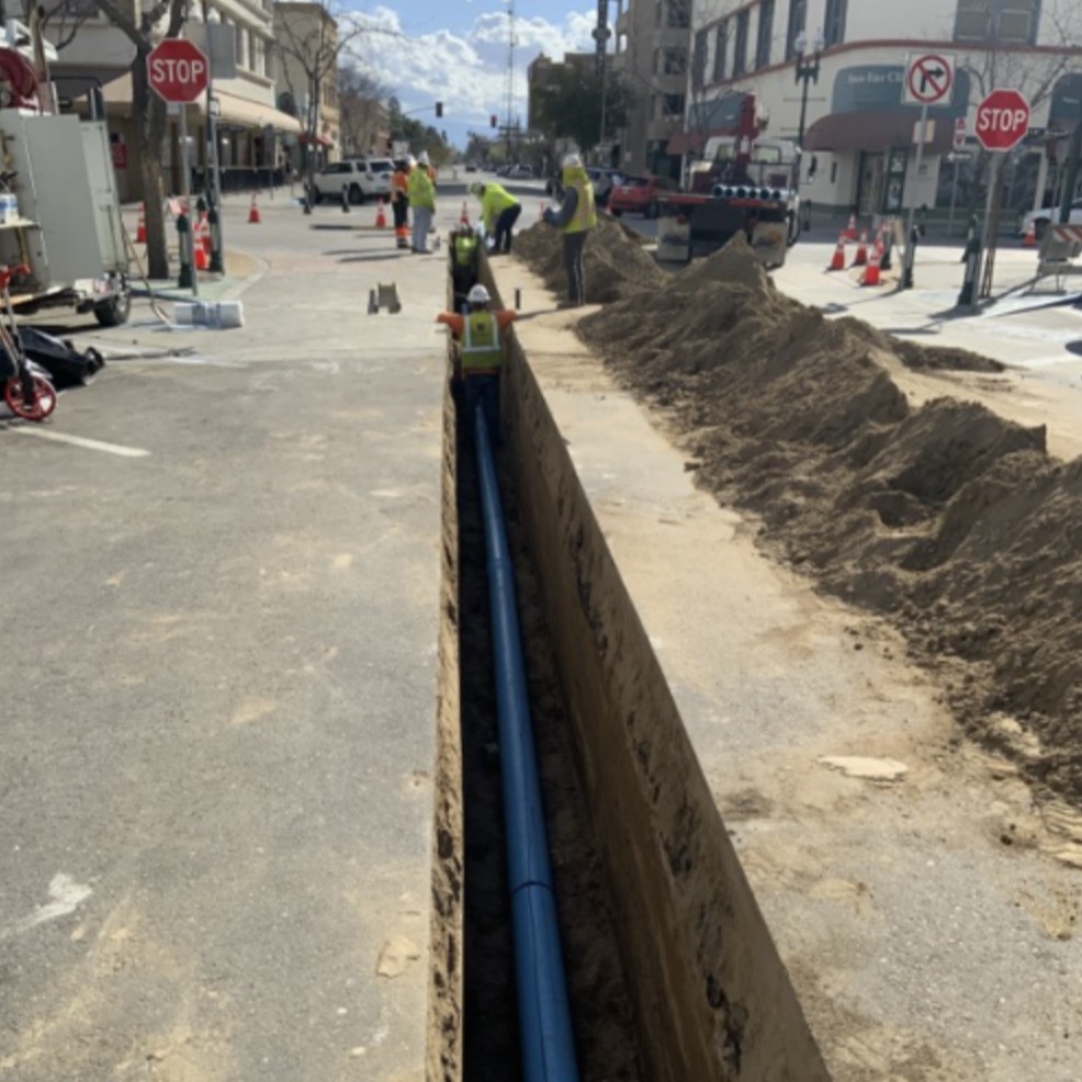 calwater's tweet image. Crews are installing 2,200 feet of water main and three new fire hydrants in downtown #Bakersfield. This work is just one of many infrastructures upgrades we’re doing around the community so that we can continue providing our customers with safe, clean, and reliable water.