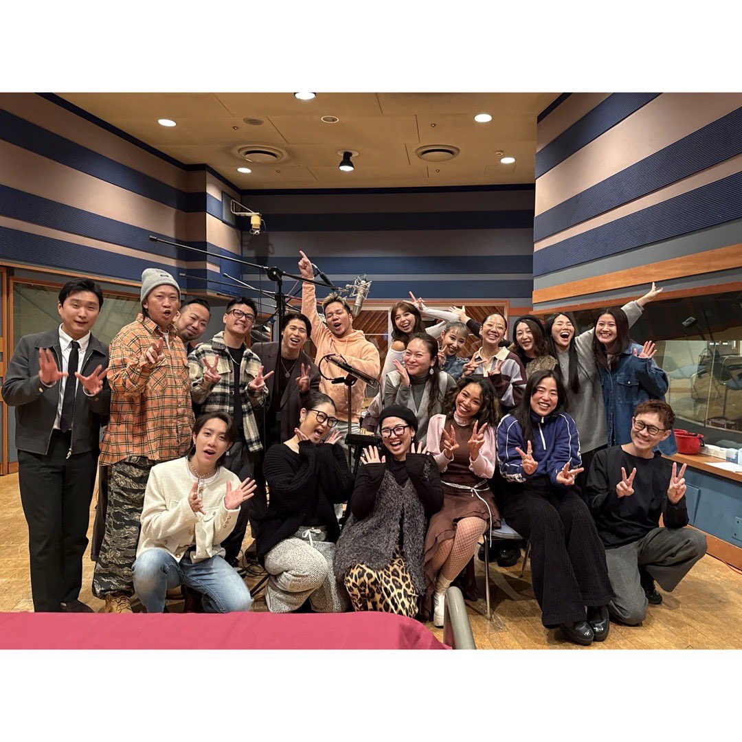 the_soulmatics's tweet photo. 本日公開の映画「ウィキッド 永遠の約束」の吹き替え版にて、前編に引き続き、高城奈月子が歌唱指導を担当しました。
またTHE SOULMATICSとファミリーメンバーがコーラス(アンサンブル)として声の出演をしております。
さらに今回は子供コーラスでSoul Angelsが参加しました。
#thesoulmatics https://t.co/f101NHj6EL