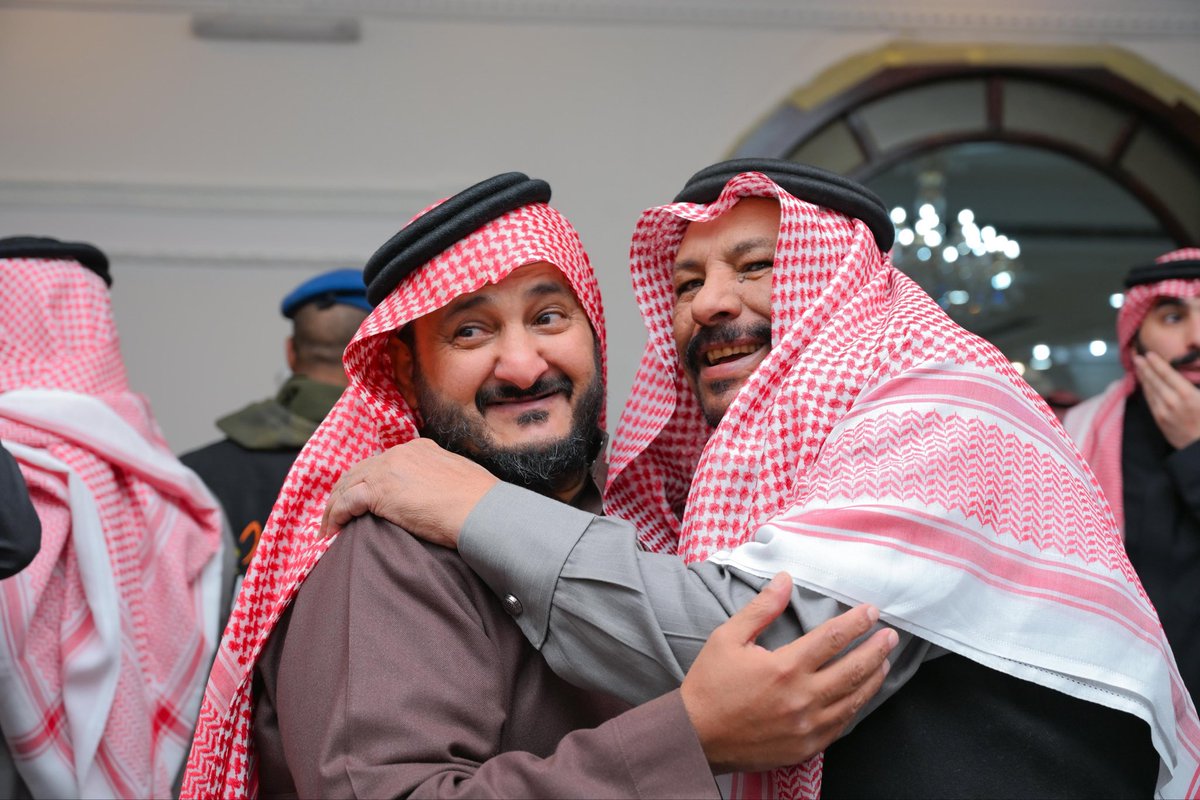 SaadAlsahab's tweet photo. لقاء جميل يجسد روح الألفة والمحبة 🤍

في لقاء فطور رمضان لأهالي قرى #عتود بمحافظة #خميس_مشيط كان لهذا العناق الحار معانٍ كثيرة…
معاني الأخوة والتقدير وذكريات تجمع أبناء المكان الواحد في شهر الخير 🌙

رمضان يجمع القلوب قبل الموائد، ويعيد الدفء للعلاقات التي يصنعها الوفاء والانتماء.
كل عام وأهل عتود بخير ومحبة.:
#أجاويد4