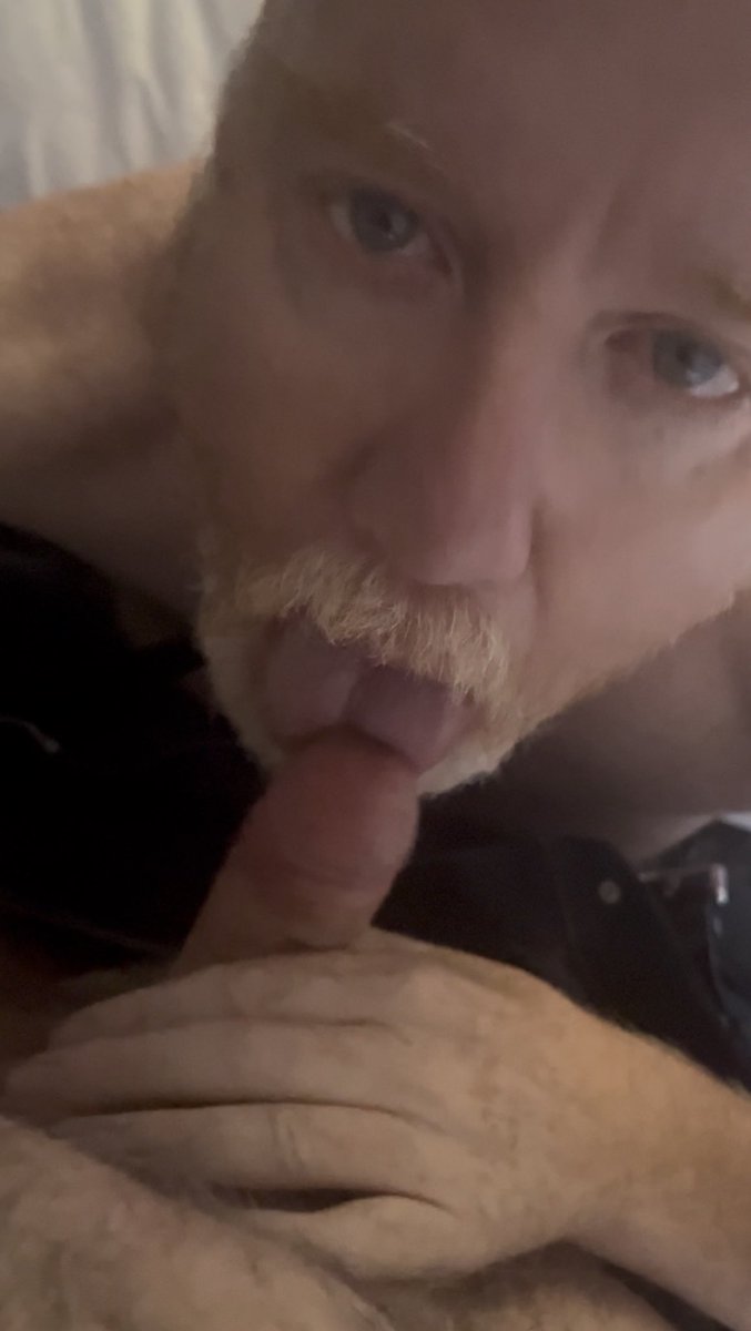 Usemyholemelb's tweet photo. Getting stupid on poppers with a mouth full of dick https://t.co/gBlkEu0npl