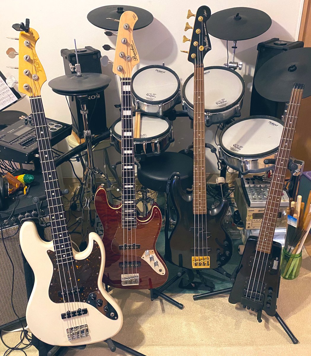 drummerHIROTO's tweet photo. 6本目は #じーえる #L2000 ちゃん!
G&L L・2000 といえば
J-Cuttho よっちー
BLEACH スケ
だよね(´∀` )
憧れの1本をFFさんに格安で譲っていただきました!(。・ ω< )ゞ
#GL
#GandL
#L2000BASS
んで現在
手元に残ってるのはこれと #ふぐん ちゃんの2本だけです(=゚ω゚)ノ https://t.co/lDCiO82HWT
