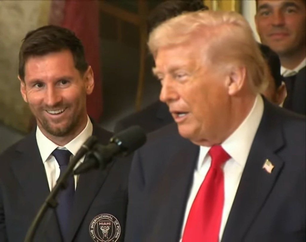 Esta foto de #MessiConTrump hizo explotar el detector de kukas resentidos 

Gracias Lionel, por ser lo más distinto posible al merquero pedofilo.
