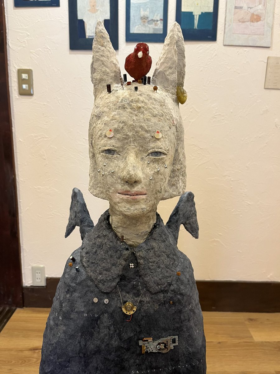 room_kawagoe's tweet photo. 「せなかにつばさをもってどこに行こう。そらん」板絵、立体オブジェ、絵本の展示。 https://t.co/udEvUrPx9a