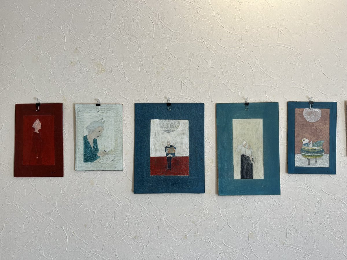 room_kawagoe's tweet photo. 「せなかにつばさをもってどこに行こう。そらん」板絵、立体オブジェ、絵本の展示。 https://t.co/udEvUrPx9a