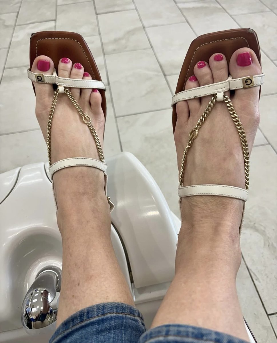 GoddessPaulina7's tweet photo. #size9 https://t.co/7ZqoAjt8vh