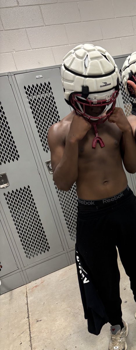drewCarr29's tweet photo. From 160bw to 185 almost 190lbs, beginning of freshman year vs ending freshman year🔥🔥 New growth everyday📈
@MaxPreps @Rivals @RivalsHS @TheSouthExCamp @FBUcamp @PrepRedzoneGA @youareathlete 
#football #Dior https://t.co/ezUp3z6Q8d