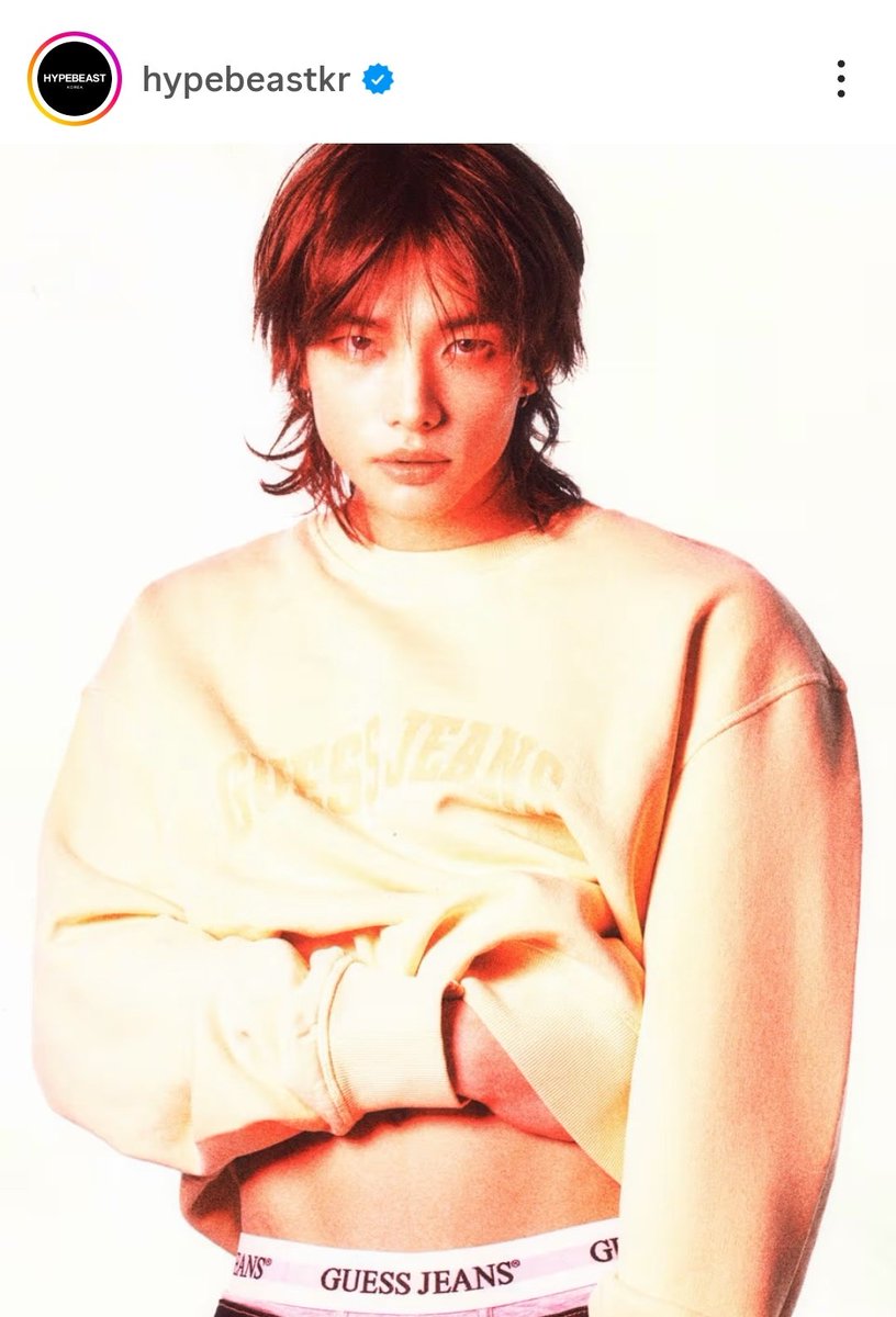 HHJCentral's tweet image. Hypebeastkr update with Hyunjin

Guess x Hyunjin

Stray Kide Hyunjin’s #GUESS 26SS campaign has been revealed. In the revealed pictorial, Hyunjin is seen wearing classic GUESS items such as a striped t-shirt, denim set-up, and sweatshirt, and his retro mood is emphasized with