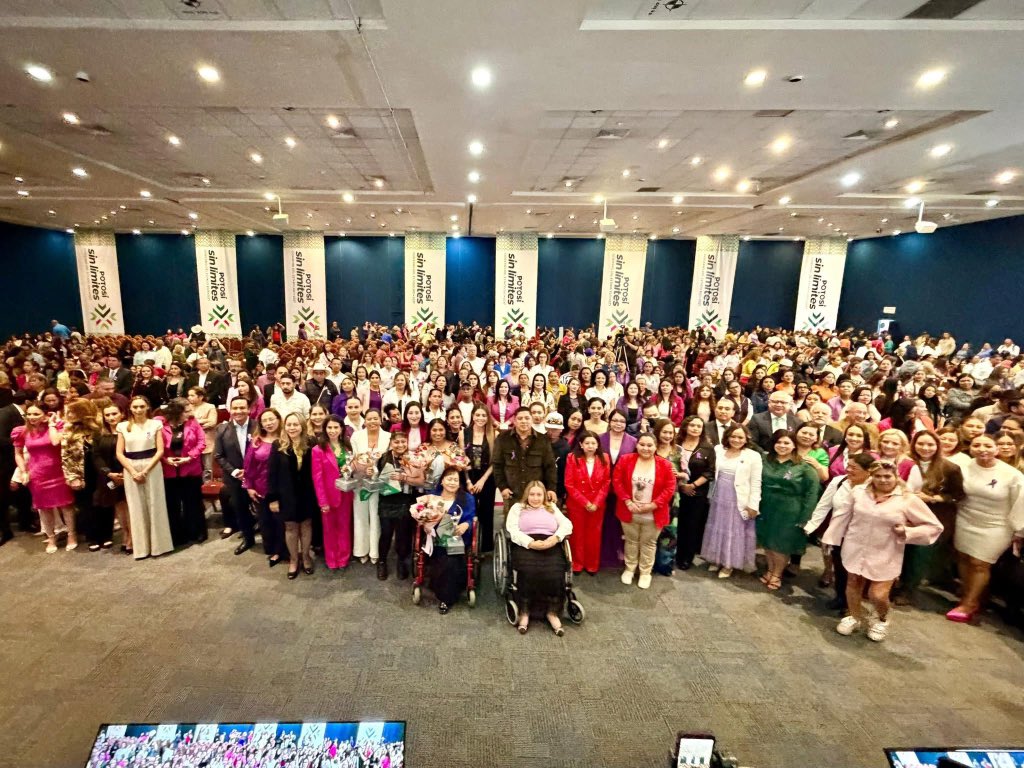 Con mucho respeto y cariño entregamos reconocimientos a las Potosinas del Año, mujeres extraordinarias que con su talento, trabajo y determinación siguen abriendo camino y fortaleciendo a San Luis Potosí. 💜

Reconocemos su lucha, su esfuerzo y su inspiración para que cada vez