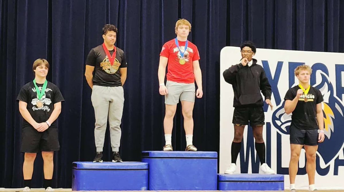 Hudson1187227's tweet photo. Last weekend I broke 3 state records at the mhspla jv state meet including, 194pound class deadlift, the heaviest deadlift of all time in any weight class, and the state record total 1325 with squat being 465 bench being 255(pause) and the 605 pound deadlift. https://t.co/eq2iBjqTsf