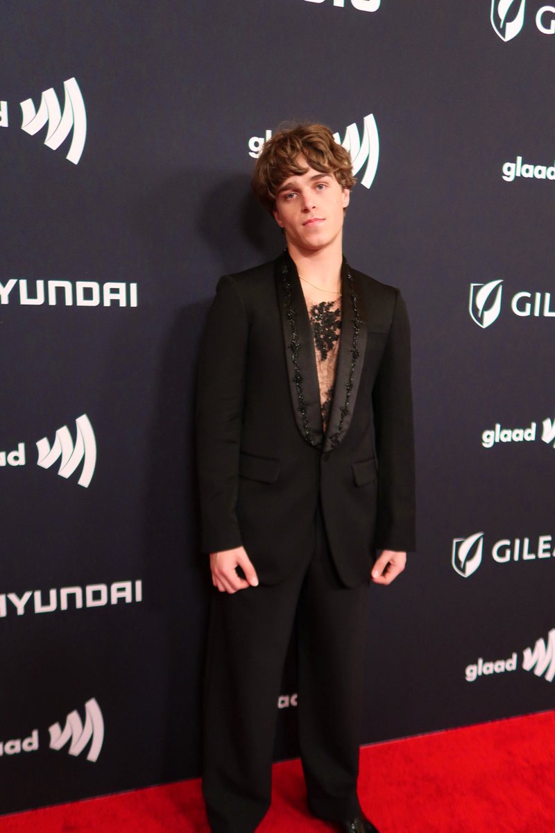 cringechin tweet media