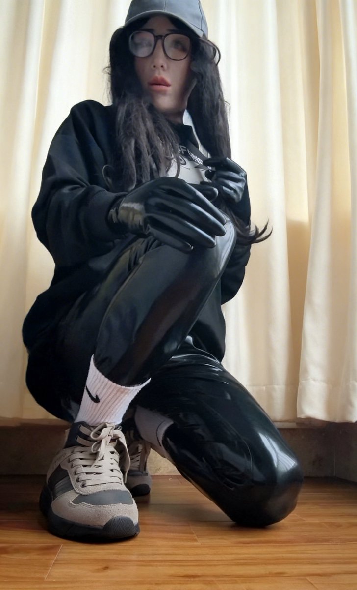 Coco7oa's tweet photo. #dreammask #siliconemask #femalemask  #latex #乳胶  
起来抓坏人了 https://t.co/MnJ4ahgVGk