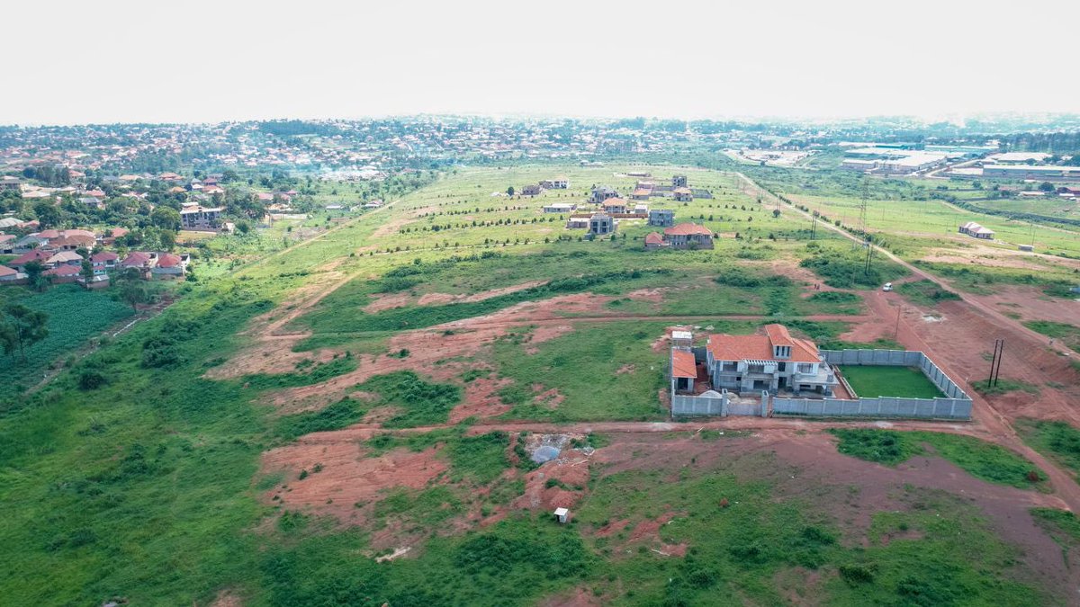 tic_ber2's tweet photo. Prime Residential Plots For Sale.

Area Code: Namugongo Sonde - Mukono District 
County: Kyagwe
Block: 577
Proximity - 300 meters off the Main road ( Seeta - Bukerere road )
Plot sizes:  50x100 ft
Tenure: Private Mailo 
Developer Price: 65M. Per plot https://t.co/2cBS8T0coq