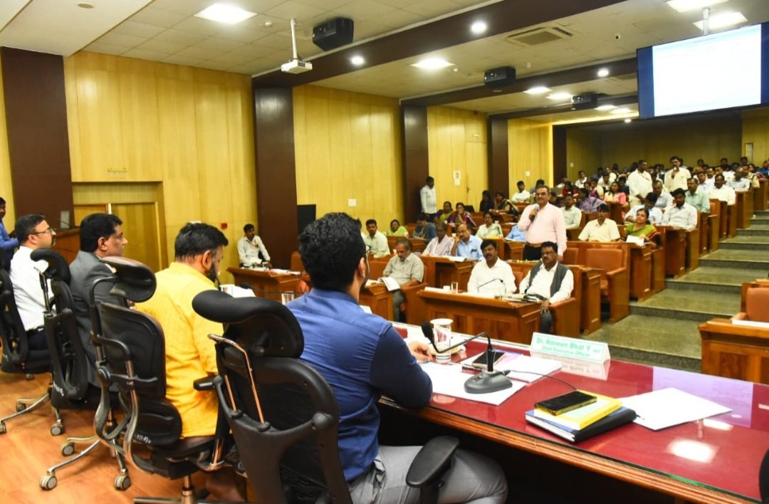 05/03/2026 ರಂದು ZP ಸಭಾಂಗಣದಲ್ಲಿ ಶ್ರೀ ಡಾ||ಕೆ.ಸುಧಾಕರ್ ಮಾನ್ಯ MP ಚಿಕ್ಕಬಳ್ಳಾಪುರ ಲೋಕಸಭಾ ಕ್ಷೇತ್ರ  ಅಧ್ಯಕ್ಷತೆಯಲ್ಲಿ,ಶ್ರೀ ಪ್ರಭು ಜಿ.ಮಾನ್ಯ DC,ಶ್ರೀ ಡಾ||ನವೀನ್ ಭಟ್ Y IAS,ಮಾನ್ಯ CEO ZP,ಶ್ರೀ ಕುಶಾಲ್ ಚೌಕ್ಸೆ ಮಾನ್ಯ SP,ಶ್ರೀ ಗಿರೀಶ್ HS   DFO ರವರ ಉಪಸ್ಥಿತಿಯಲ್ಲಿ ತ್ರೃಮಾಸಿಕ ದಿಶಾ ಪ್ರಗತಿ ಪರಿಶೀಲನೆ ಸಭೆ ಮಾಡಲಾಯಿತು.