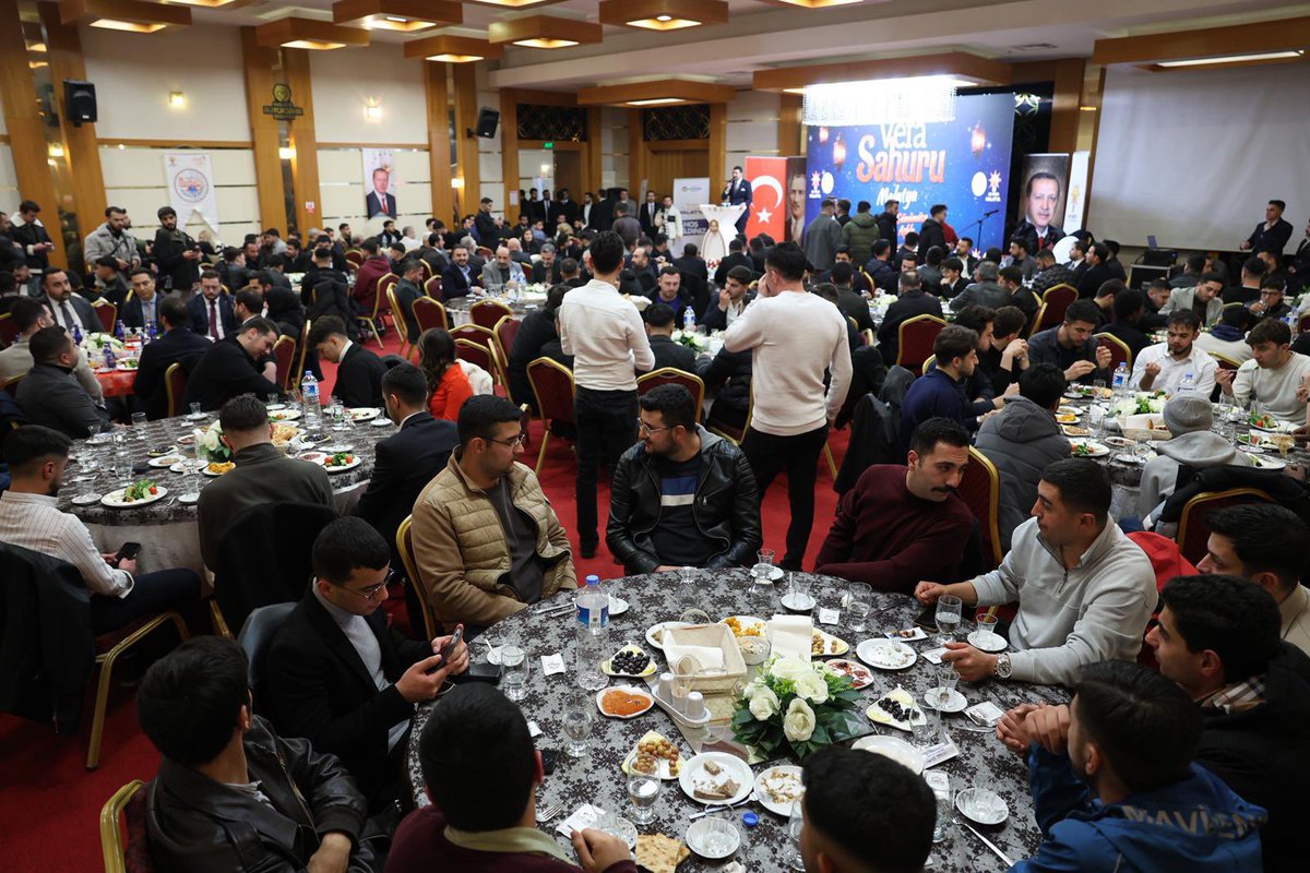 📍 Vefa Sahuru | AK Gençlik

AK Parti Gençlik Kolları Başkanımız Sayın Yusuf İbiş (<a href="/avyusufibis/">Yusuf İBİŞ</a> ) ile davamıza emek veren kıymetli yol arkadaşlarımızla Vefa Sahuru’nda bir araya gelerek sahurun bereketiyle gönüllerimizi tazeledik. 🌙

 Maziden atiye uzanan kutlu yürüyüşün