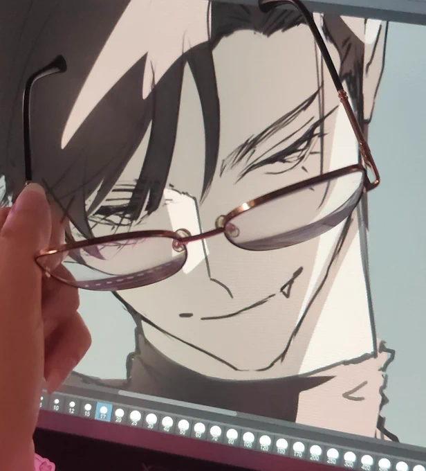 Now that I'm thinking about it hua Cheng would just wear a monocle?¿