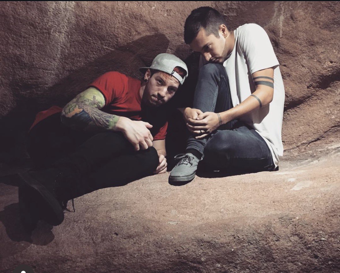 21nobodys's tweet photo. @taytopnation Not to brag but I have played on that exact stage before 🤭 and have sat on this exact rock in the dressing room that they did. There’s also a wall in the back that all the artists who have played there get to sign but I couldn’t find their signature 🫤 https://t.co/YAqmT4pDq7