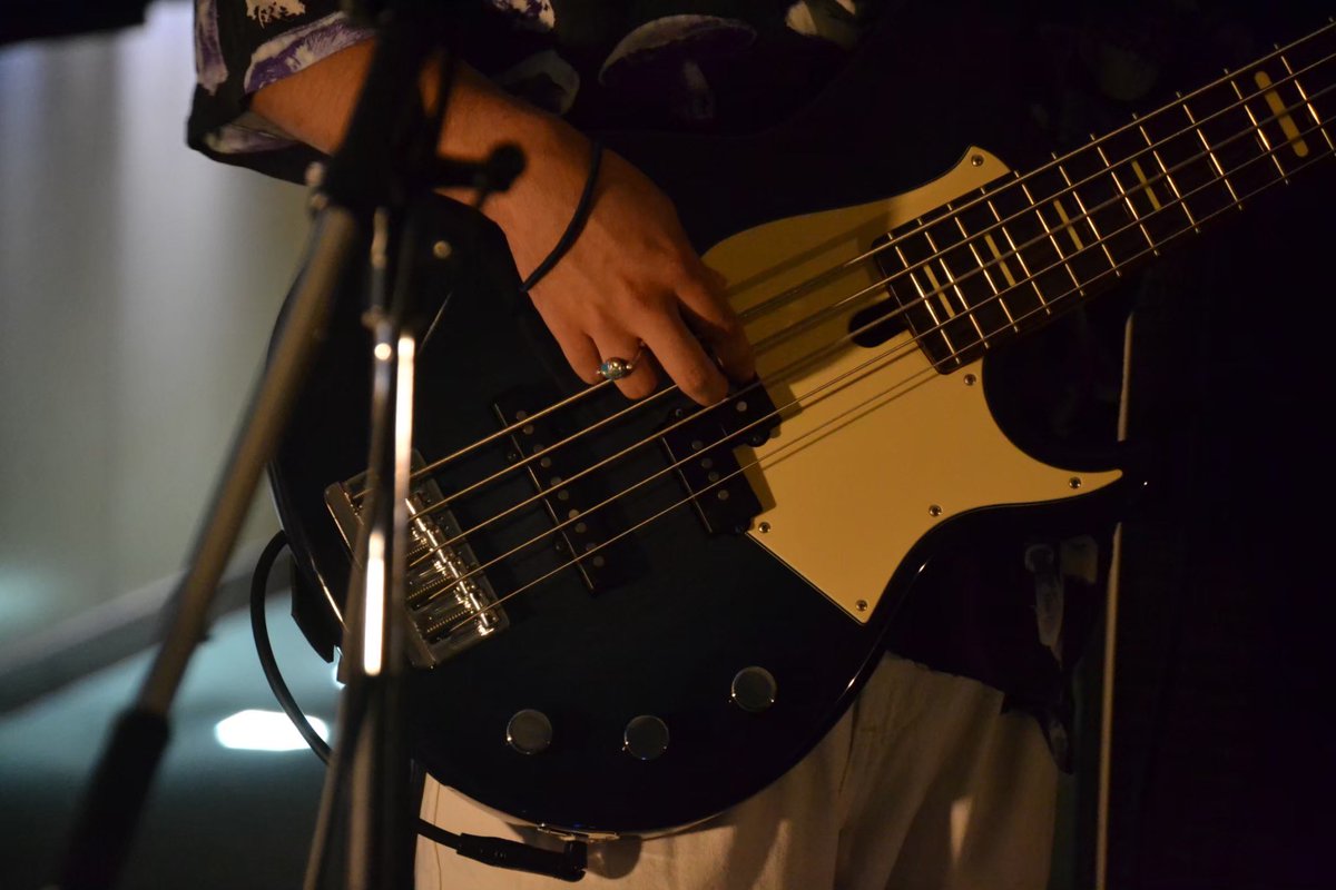 ueck_on's tweet photo. 電気通信大学に合格された皆さんおめでとうございます🎉
UEC軽音楽部です🎸
本サークルでは幅広いジャンルのバンド活動を行っており、ライブやイベントも定期的に開催しています！
初心者の方も経験者の方も大歓迎です✨少しでも興味がある方は
ぜひQRコードからご連絡ください！
#春から電通大 #uec26 https://t.co/33XwWAR8ez