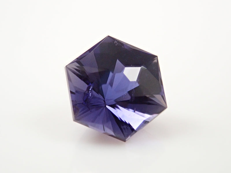 ベルベットのように滑らかな菫色も素敵です✨