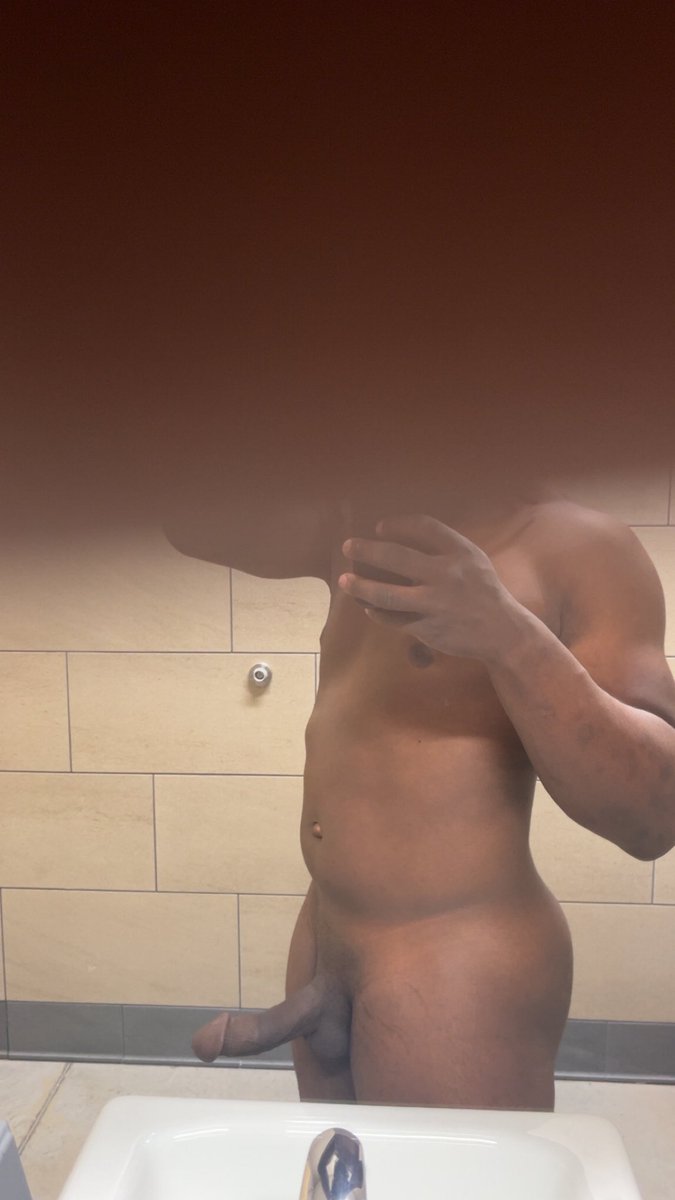 thegodler's tweet photo. I’m looking bulky asf , and so as this dick of mines 😩#803links #803dl #803trans #843meets #803meets #843trans #scmeets #thickdl https://t.co/wkmwyBoRgg