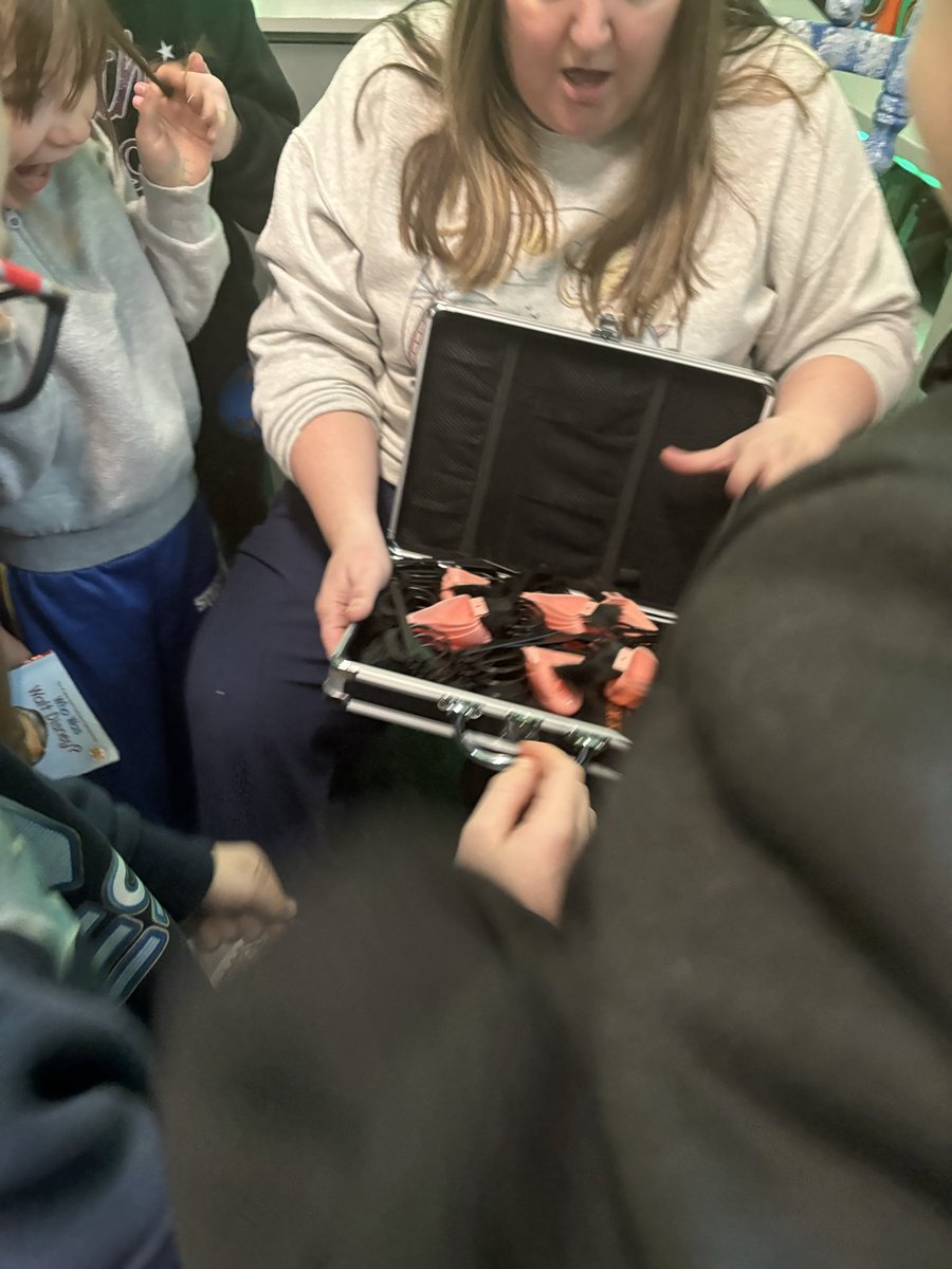 mrsmotley_3rd's tweet photo. Amazing detective mystery reader.  I have never seen anything like this!!! It was incredible!!! @SLCSDolsen https://t.co/Cp0aJOXtEm