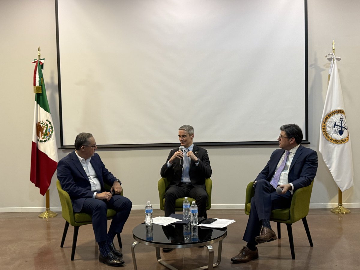 Panel 2: Diplomacia económica en acción. 🇲🇽 y 🇺🇸 impulsando Sonora y Arizona (Drew Hoster, Cónsul General de Estados Unidos en Hermosillo <a href="/USConsuladoHer/">US ConGen Hermosillo</a> y <a href="/jorgem_yescas/">Jorge Mendoza Yescas</a>, Cónsul General de México en Phoenix, Arizona) <a href="/ConsulMexPho/">Consulmex Phoenix</a> 

#BNET #CrecimientoRegional #Semiconductores