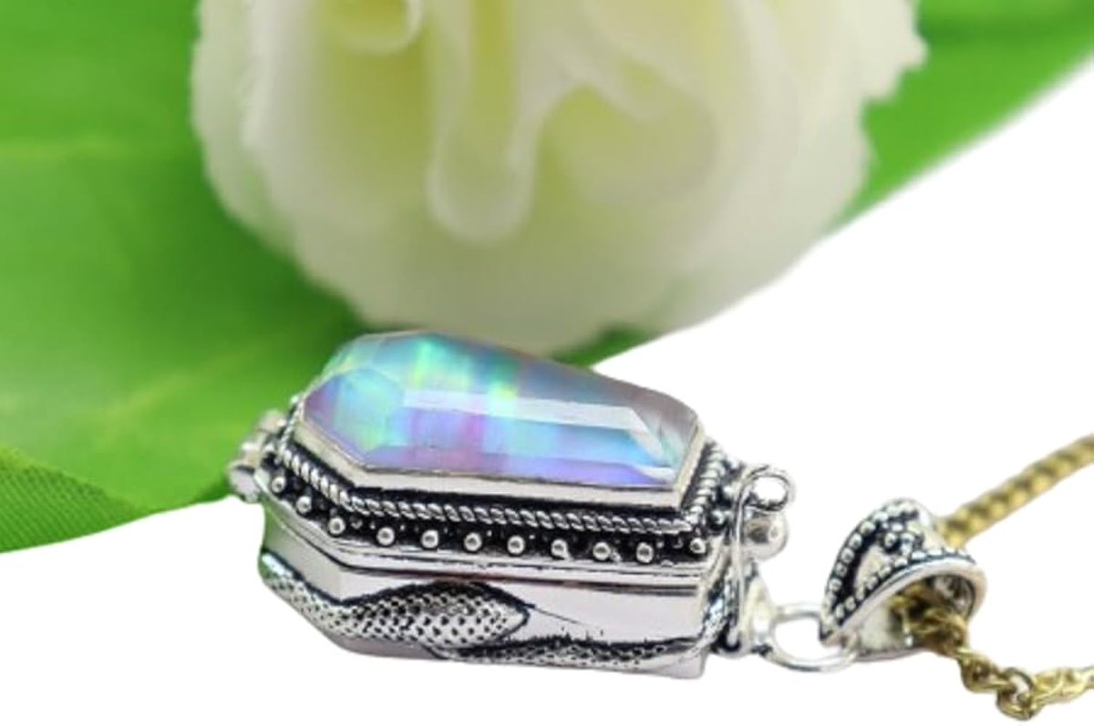 handmadegemsto1's tweet photo. #auroraopalcoffinring #opalcoffinring #storageboxring #jewellery #giftshop #statement #NextDayDelivery #poisonboxring ##perfumeboxring #snuffboxring #ring #jewellery #amazonsale #primedeal #bohoweddingstyle https://t.co/qYiqx7TQVz