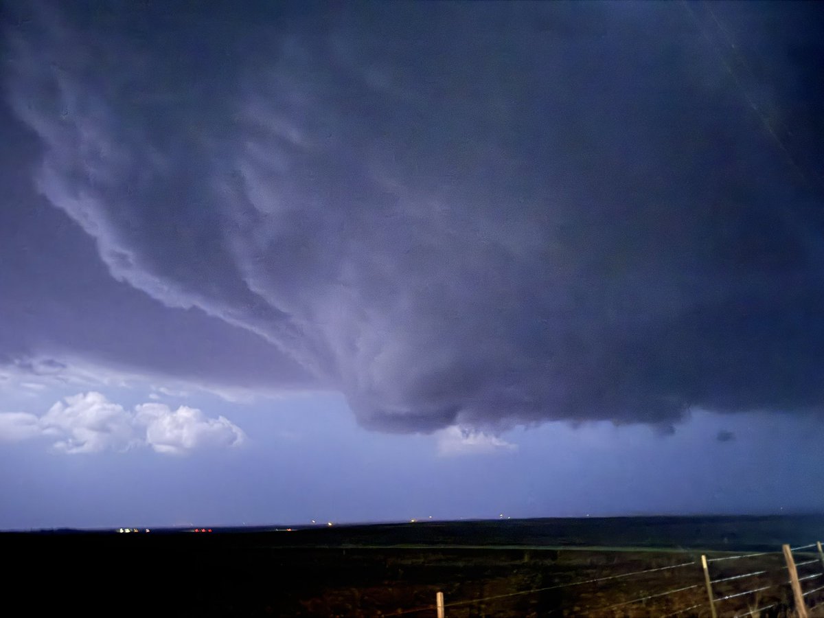Live tracking a wall cloud with supercell near Lakeview, Texas - WATCH ...