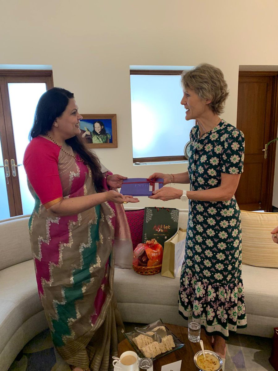 Itityagii's tweet photo. Meeting Madam @DianaFoxCarney , First Lady of Canada 🇨🇦 at her recent 4 day trip to India with Prime Minister Mark Carney. India-Canada bilateral ties and joyful exchanges includes art and literature. Honoured to have presented my book India Good Stories Untold &amp; Mata Ni Pachedi https://t.co/hjfQdd2Btn