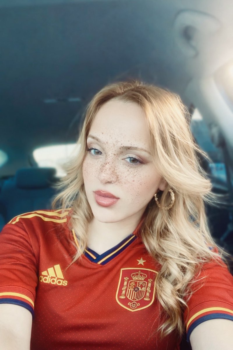 El rojo es mi color favorito. Saludos desde Turquía👋🏻🇹🇷🇪🇸 #TurquiaEspana #EspanaTurquia #España #İspanya