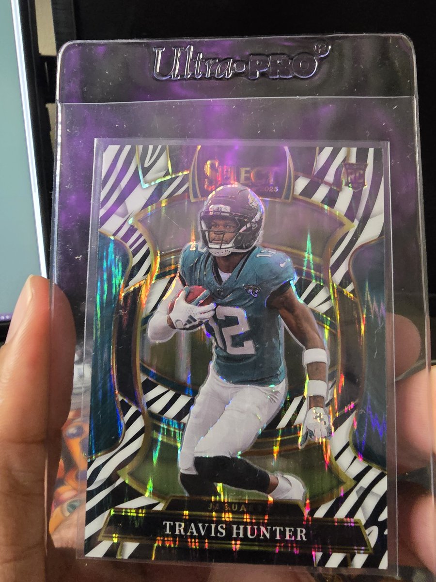 PropersPlace's tweet image. Another Zebra out of #SelectFootball!  Travis Hunter!  I'll call that a W! 

#CardCollector