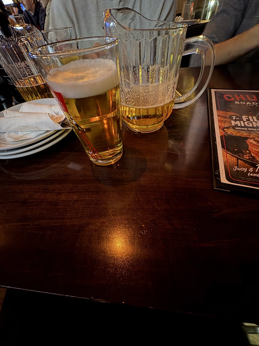 richardDlong12's tweet photo. Anyone boozin tonite? Might go out https://t.co/4Sj7YdA9X7