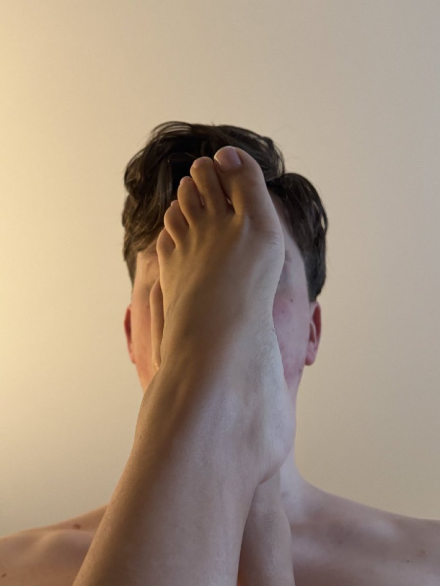 FeetFinder.com tweet media