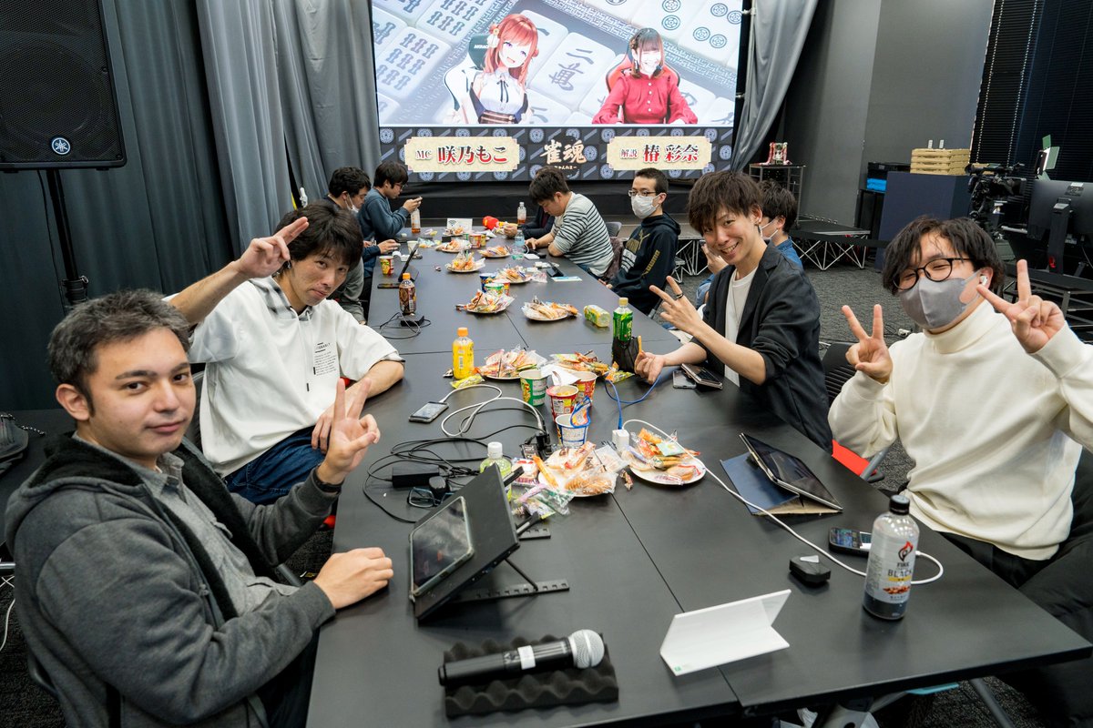 nikken_official's tweet photo. 【🎮社内eスポーツ大会やってます！🎮】

日研トータルソーシングでは毎年数回、社内eスポーツ大会を開催しています！先日は社員80名以上が #雀魂 で盛り上がりました🀄️

椿彩奈さん@ayanatsubakiと咲乃もこさん@SakinoMocoが実況解説に来てくださいましたよ～✨！

#日研トータルソーシング #eスポーツ