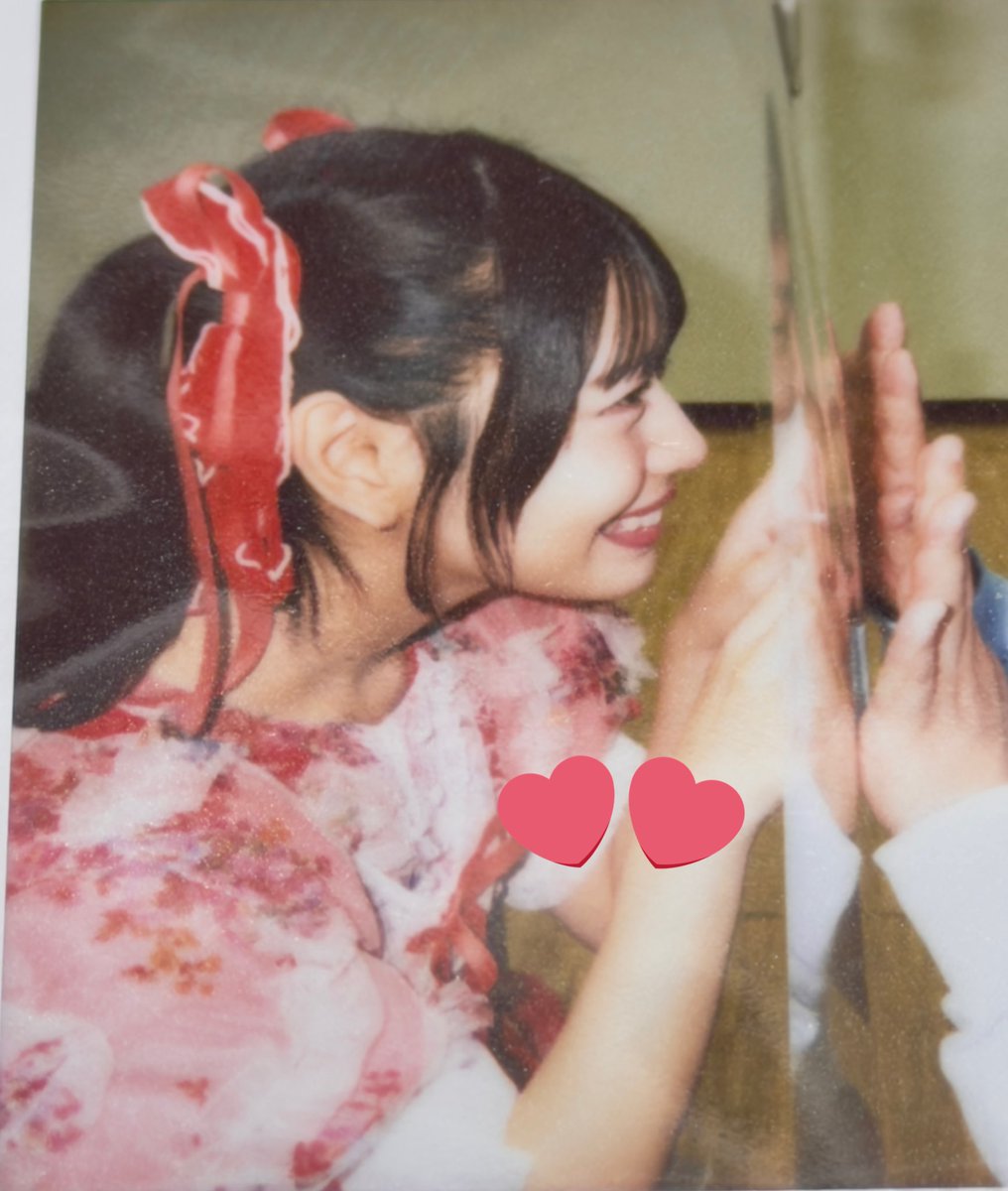 大阪でチェキ撮って以降、まゆみん株が上がってきた❤️ 見つめ合い