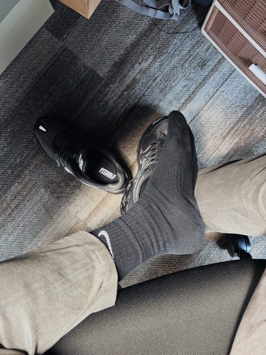 simon_socks tweet media