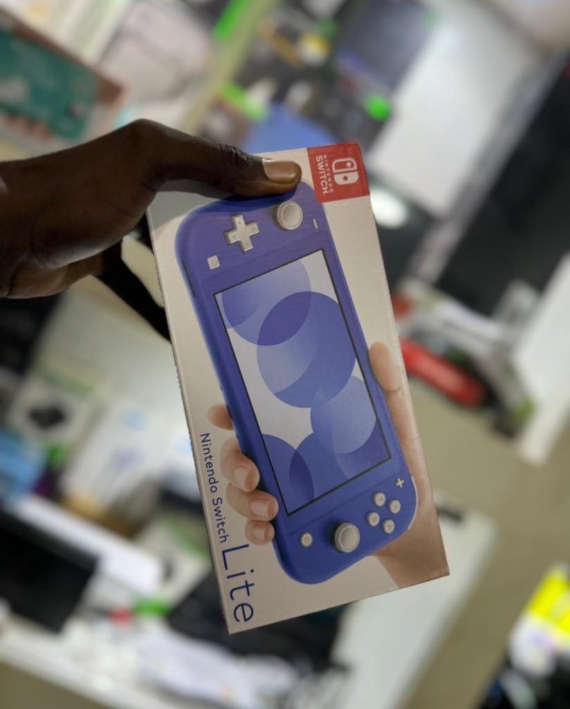 GAMESHOP_Offiel's tweet photo. Des Nintendo switch lite sont disponibles dans nos magasins et magasins. Tel : 221772489362 https://t.co/mRE0GoIC66