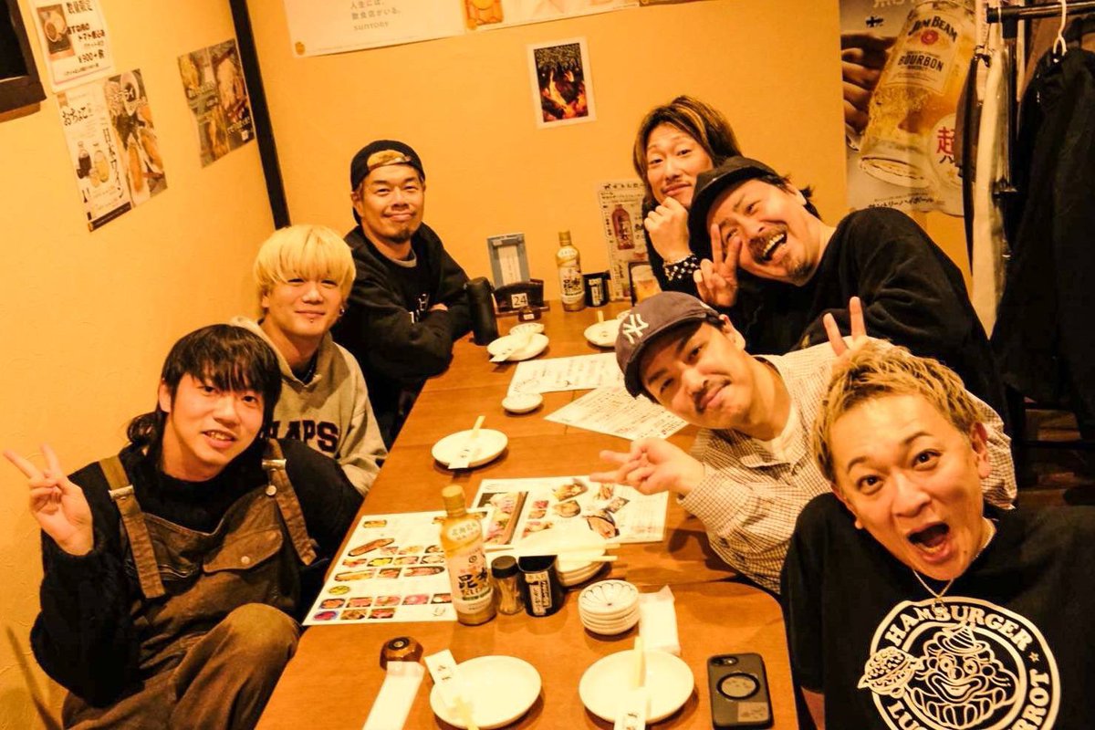 naoki10feet's tweet photo. 昨日は多分最後であろう函館club COCOAでのライブでした。
函館は大好きな街だからまた来たいなぁ。
今度は旅行でゆっくり来ようかな。
昨日はTHE FOREVER YOUNGと対バンできてよかった。
打ち上げも楽しい時間でした。

THANKS COCOA

#函館clubcocoa
#THEFOREVERYOUNG
#10FEET
#打ち上げでの鹿肉とイカ大変美味しゅうでした