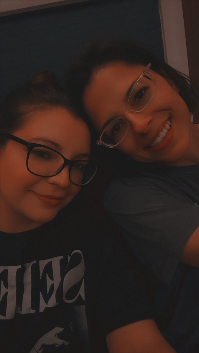 Knicole87's tweet photo. Girls night at the hotel then wagon wheel for a big ass chicken fried steak we couldn’t finish 1/4 of lol then a spontaneous 2nd sleepover lol my bestie is the best 🖤 https://t.co/Vxt69t9MKI