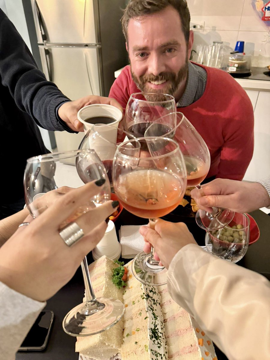 CarlosPalomoF's tweet photo. 🎂 #FNKS #Cheers 🥂!!!… https://t.co/8MX8j1GYmK