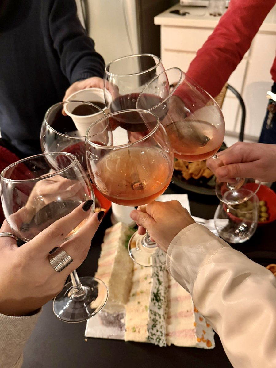 CarlosPalomoF's tweet photo. 🎂 #FNKS #Cheers 🥂!!!… https://t.co/8MX8j1GYmK